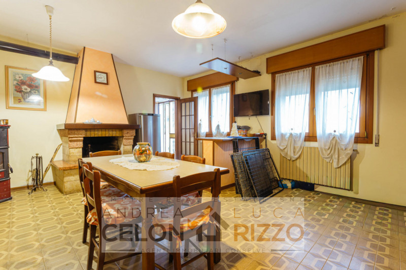 Nel cuore di Agna, a due passi da tutti i servizi, ti aspetta una casa singola che sa di spazio, ...