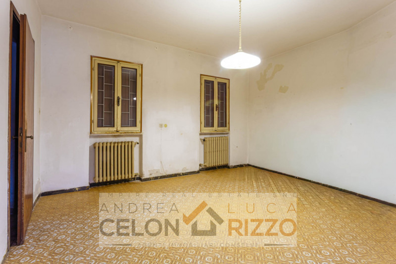 Nel cuore di Agna, a due passi da tutti i servizi, ti aspetta una casa singola che sa di spazio, ...