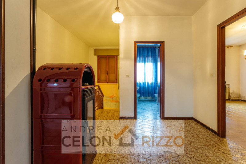 Nel cuore di Agna, a due passi da tutti i servizi, ti aspetta una casa singola che sa di spazio, ...