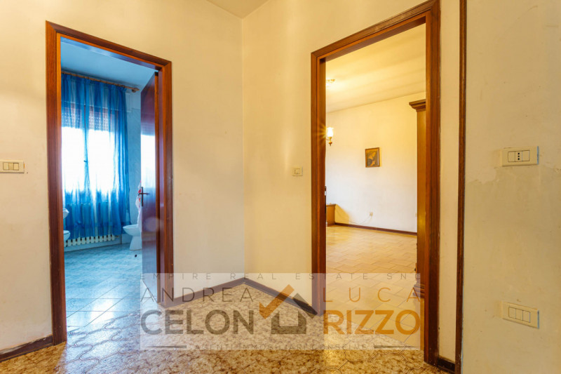 Nel cuore di Agna, a due passi da tutti i servizi, ti aspetta una casa singola che sa di spazio, ...