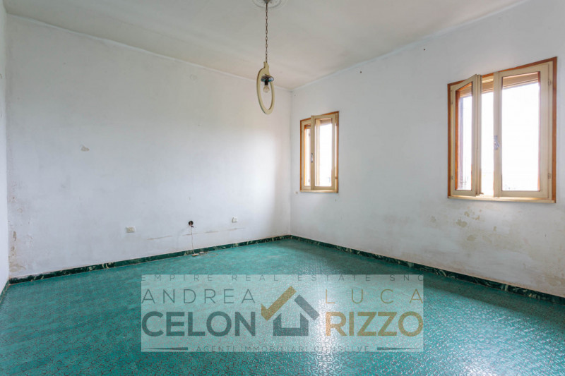 Nel cuore di Agna, a due passi da tutti i servizi, ti aspetta una casa singola che sa di spazio, ...