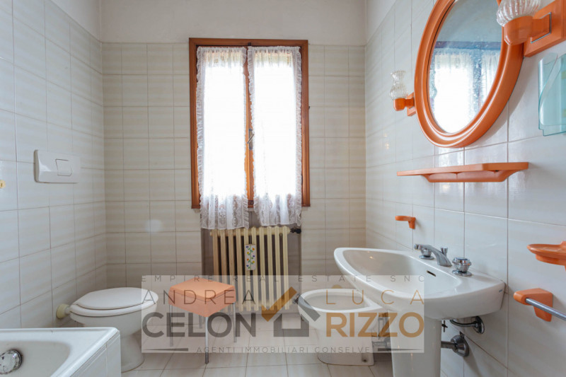 Nel cuore di Agna, a due passi da tutti i servizi, ti aspetta una casa singola che sa di spazio, ...