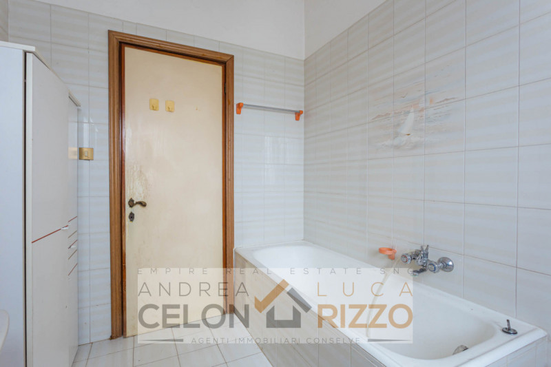 Nel cuore di Agna, a due passi da tutti i servizi, ti aspetta una casa singola che sa di spazio, ...