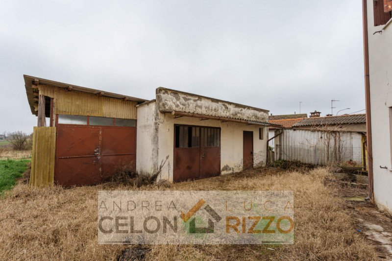 Nel cuore di Agna, a due passi da tutti i servizi, ti aspetta una casa singola che sa di spazio, ...