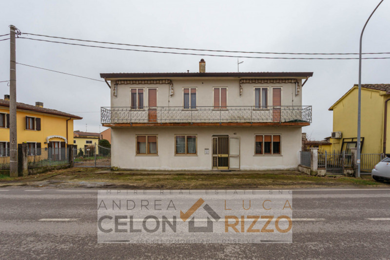 Nel cuore di Agna, a due passi da tutti i servizi, ti aspetta una casa singola che sa di spazio, ...