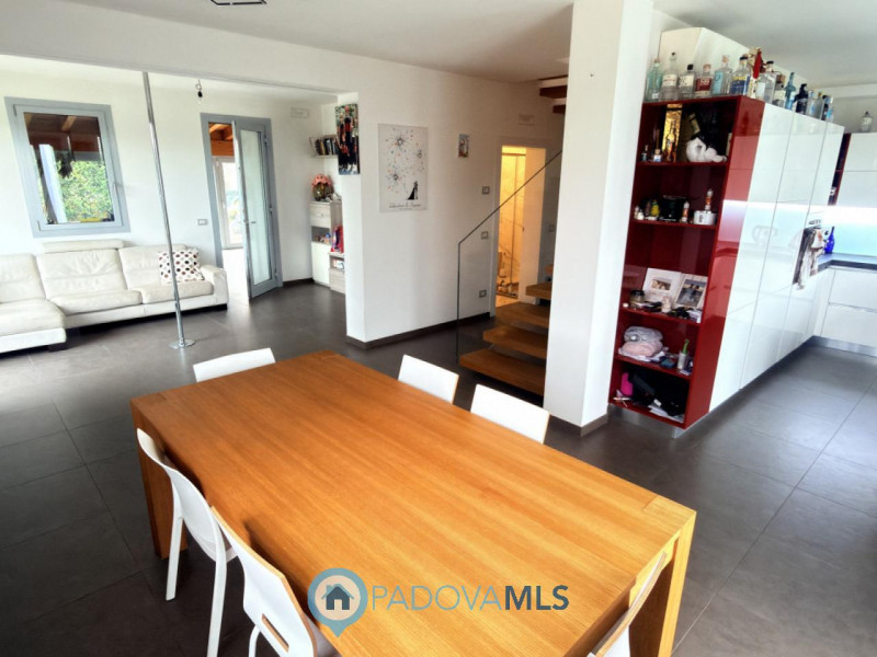 BAGNOLI DI SOPRA: BIFAMILIARE DI PREGIO

Immobile in esclusiva al Gruppo Padova MLS

BAGNOLI DI S...