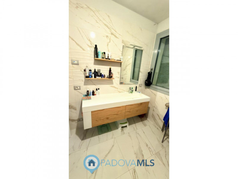 BAGNOLI DI SOPRA: BIFAMILIARE DI PREGIO

Immobile in esclusiva al Gruppo Padova MLS

BAGNOLI DI S...