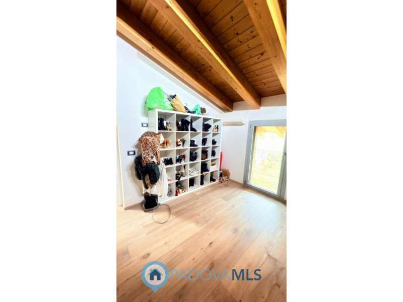 BAGNOLI DI SOPRA: BIFAMILIARE DI PREGIO

Immobile in esclusiva al Gruppo Padova MLS

BAGNOLI DI S...