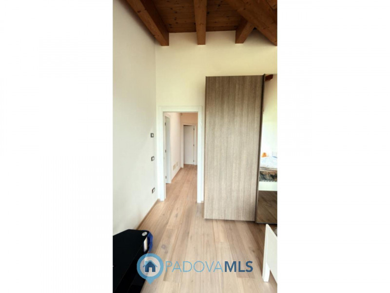 BAGNOLI DI SOPRA: BIFAMILIARE DI PREGIO

Immobile in esclusiva al Gruppo Padova MLS

BAGNOLI DI S...