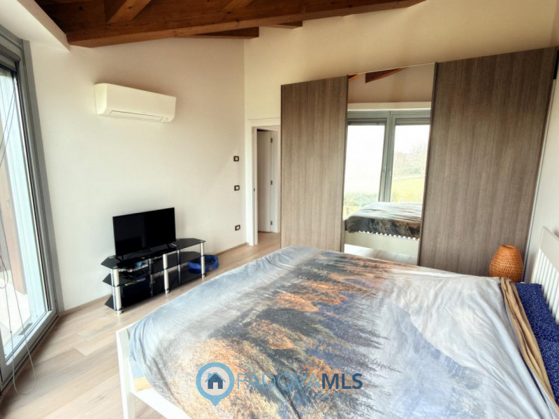 BAGNOLI DI SOPRA: BIFAMILIARE DI PREGIO

Immobile in esclusiva al Gruppo Padova MLS

BAGNOLI DI S...