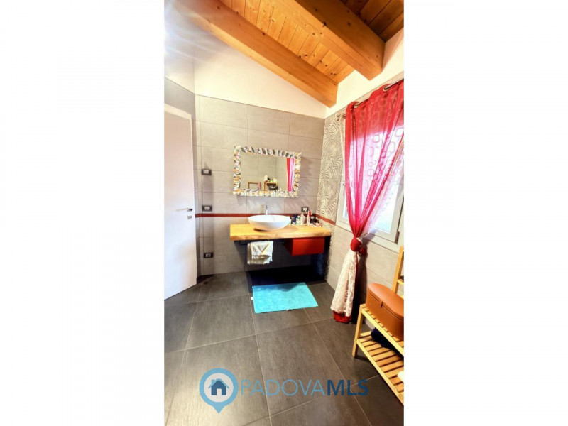 BAGNOLI DI SOPRA: BIFAMILIARE DI PREGIO

Immobile in esclusiva al Gruppo Padova MLS

BAGNOLI DI S...