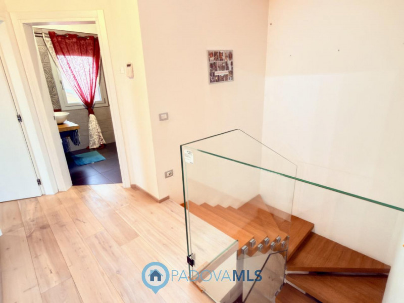 BAGNOLI DI SOPRA: BIFAMILIARE DI PREGIO

Immobile in esclusiva al Gruppo Padova MLS

BAGNOLI DI S...