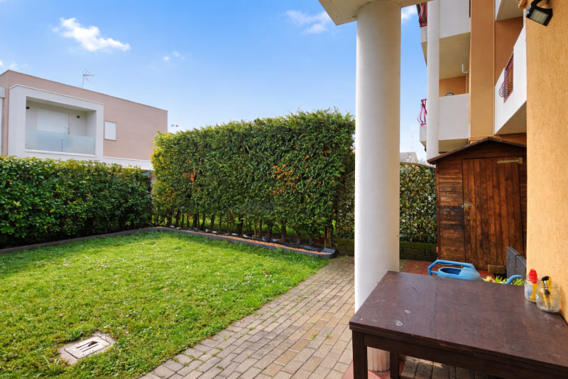 Si propone appartamento in quartiere San Tommaso (Albignasego), situato in una zona tranquilla ma...