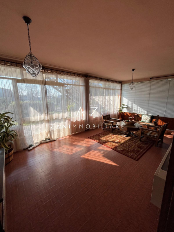 Proponiamo in vendita una splendida casa singola a Castelfranco Veneto, ideale per chi cerca ampi...