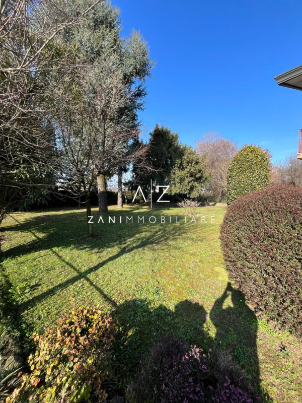 Proponiamo in vendita una splendida casa singola a Castelfranco Veneto, ideale per chi cerca ampi...