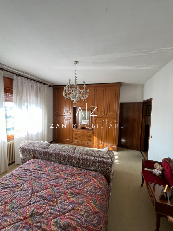 Proponiamo in vendita una splendida casa singola a Castelfranco Veneto, ideale per chi cerca ampi...