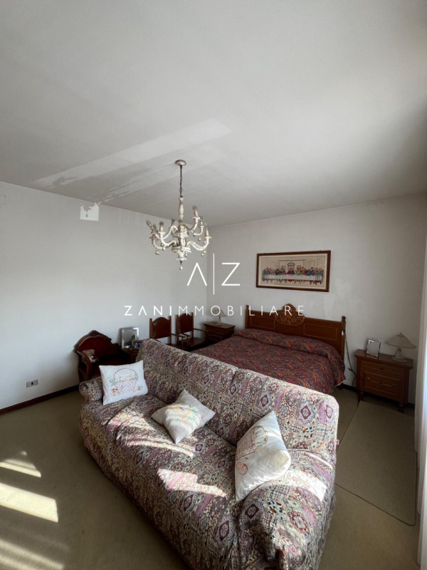 Proponiamo in vendita una splendida casa singola a Castelfranco Veneto, ideale per chi cerca ampi...