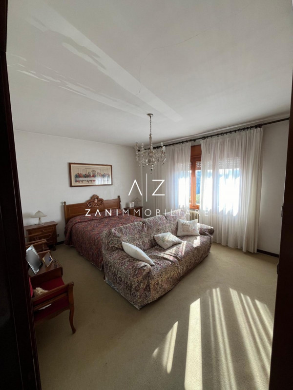 Proponiamo in vendita una splendida casa singola a Castelfranco Veneto, ideale per chi cerca ampi...