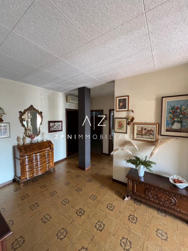 Proponiamo in vendita una splendida casa singola a Castelfranco Veneto, ideale per chi cerca ampi...