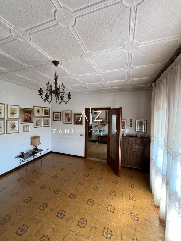 Proponiamo in vendita una splendida casa singola a Castelfranco Veneto, ideale per chi cerca ampi...