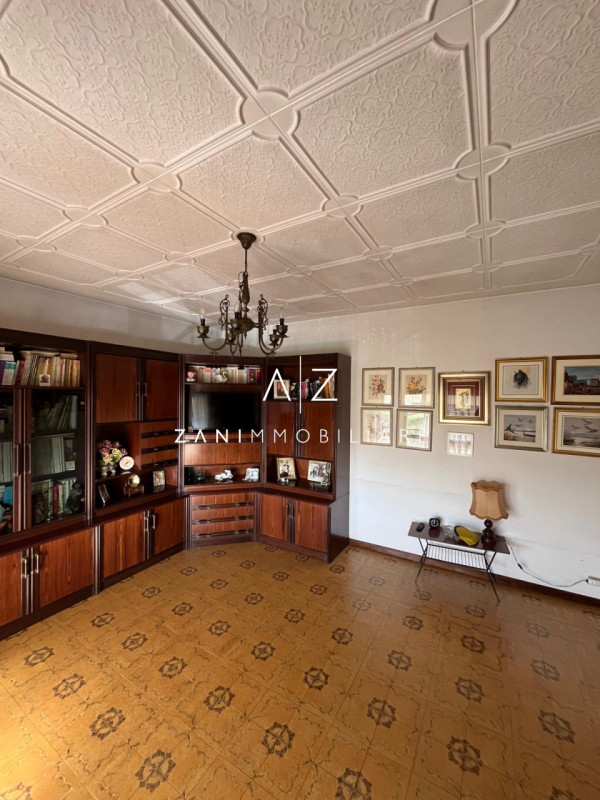 Proponiamo in vendita una splendida casa singola a Castelfranco Veneto, ideale per chi cerca ampi...