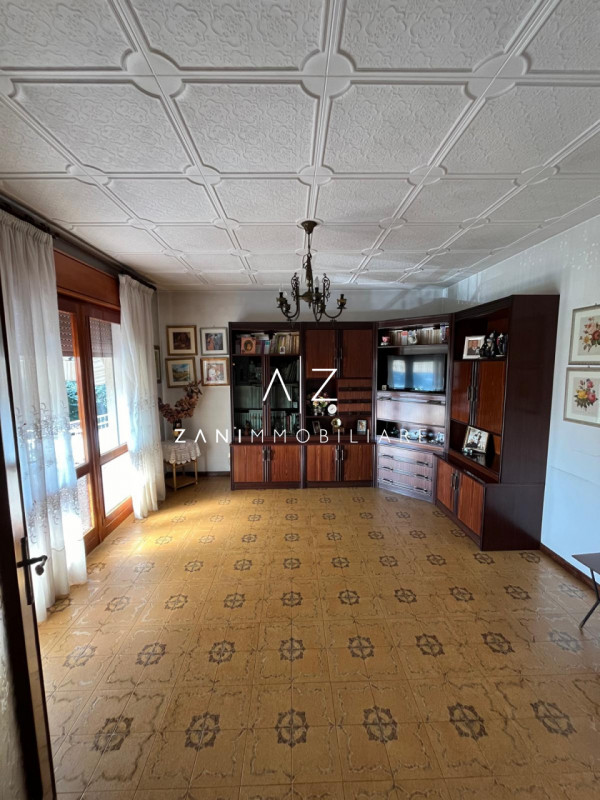 Proponiamo in vendita una splendida casa singola a Castelfranco Veneto, ideale per chi cerca ampi...
