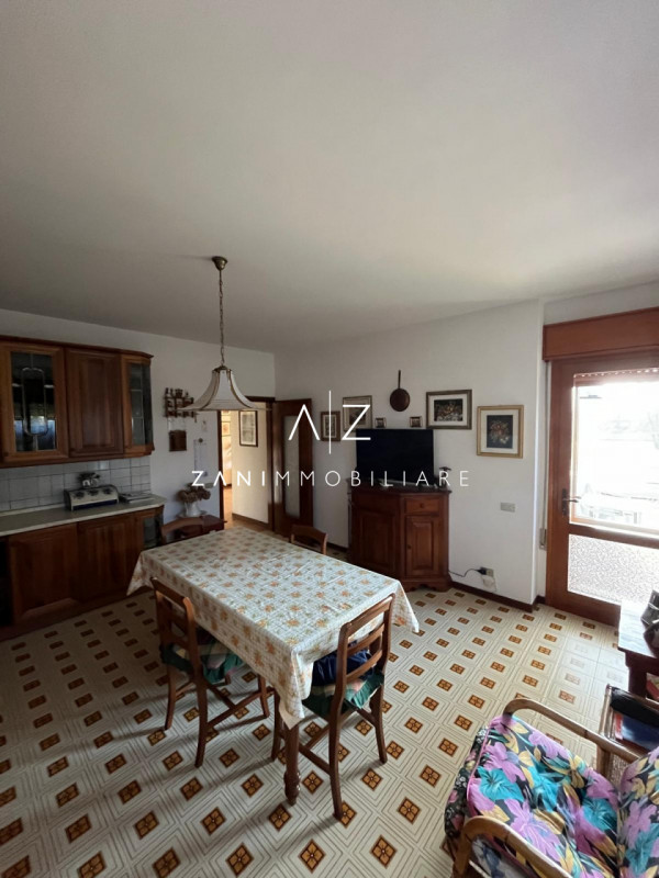 Proponiamo in vendita una splendida casa singola a Castelfranco Veneto, ideale per chi cerca ampi...