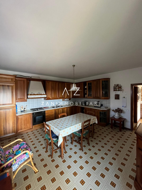 Proponiamo in vendita una splendida casa singola a Castelfranco Veneto, ideale per chi cerca ampi...