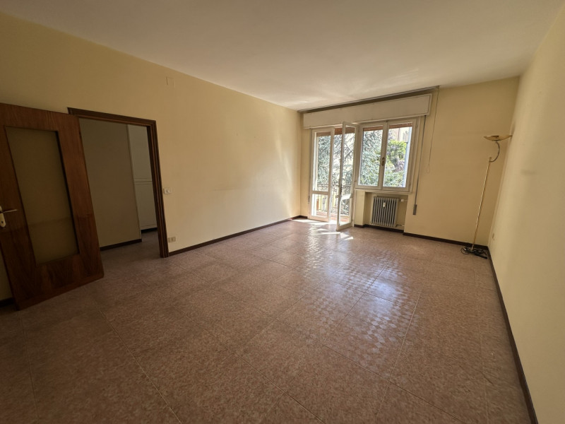 Santa Rita/Pontecorvo eccellente appartamento tricamere vendesi.
A 200 metri da Porta Pontecorvo ...