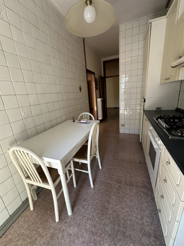 Santa Rita/Pontecorvo eccellente appartamento tricamere vendesi.
A 200 metri da Porta Pontecorvo ...