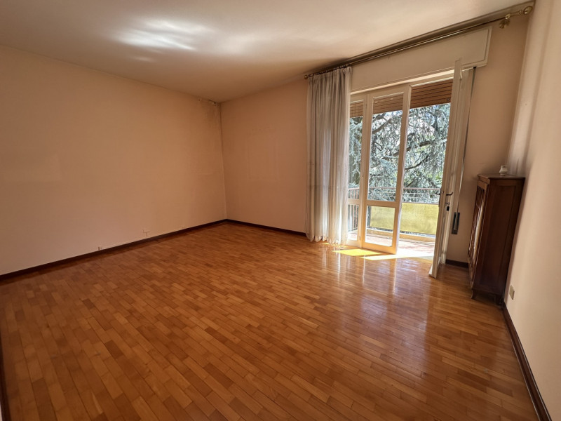 Santa Rita/Pontecorvo eccellente appartamento tricamere vendesi.
A 200 metri da Porta Pontecorvo ...