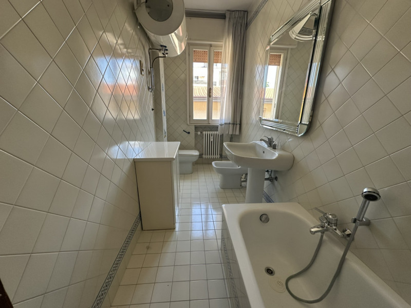 Santa Rita/Pontecorvo eccellente appartamento tricamere vendesi.
A 200 metri da Porta Pontecorvo ...