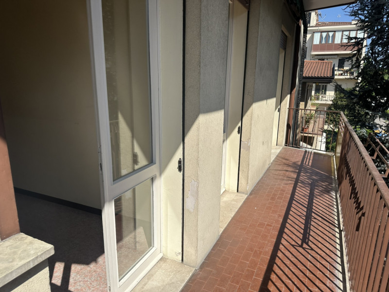 Santa Rita/Pontecorvo eccellente appartamento tricamere vendesi.
A 200 metri da Porta Pontecorvo ...