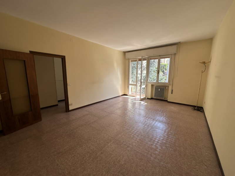 Santa Rita/Pontecorvo eccellente appartamento tricamere vendesi.
A 200 metri da Porta Pontecorvo ...