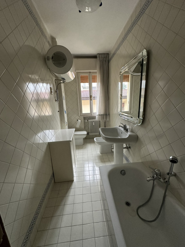 OTTIMO APPARTAMENTO TRICAMENRE ZONA SANTA RITA - VENDESI

Nel quartiere di Santa Rita, comodo a t...