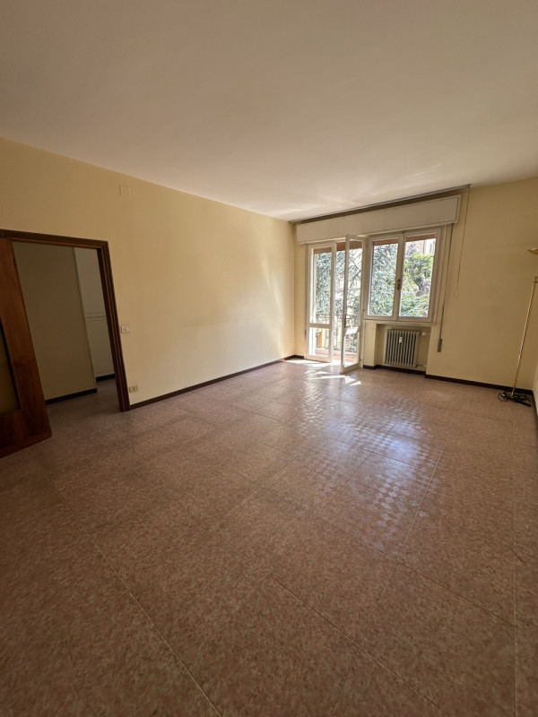 Santa Rita/Pontecorvo eccellente appartamento tricamere vendesi.
A 200 metri da Porta Pontecorvo ...