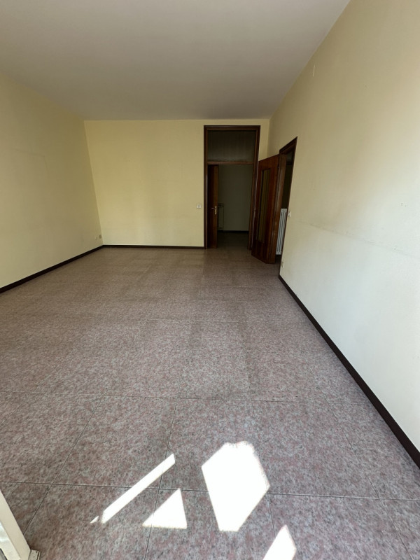 Santa Rita/Pontecorvo eccellente appartamento tricamere vendesi.
A 200 metri da Porta Pontecorvo ...