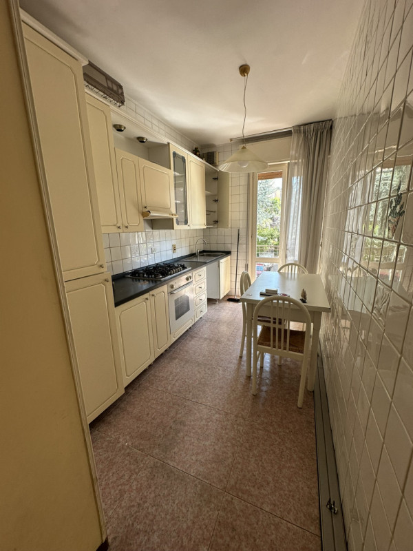 Santa Rita/Pontecorvo eccellente appartamento tricamere vendesi.
A 200 metri da Porta Pontecorvo ...