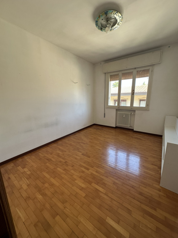 Santa Rita/Pontecorvo eccellente appartamento tricamere vendesi.
A 200 metri da Porta Pontecorvo ...