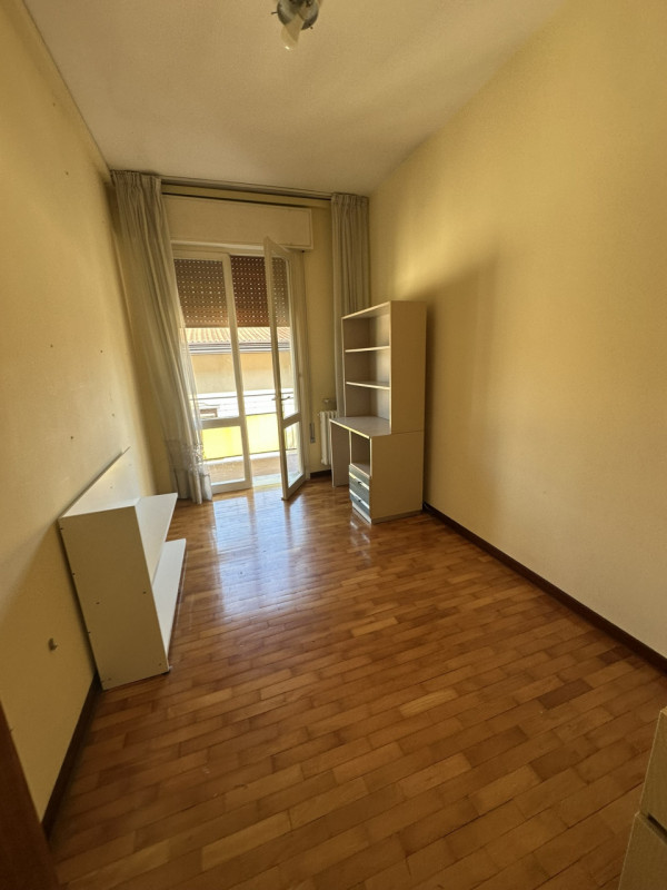 Santa Rita/Pontecorvo eccellente appartamento tricamere vendesi.
A 200 metri da Porta Pontecorvo ...