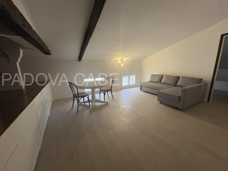 Una perla rara nel cuore di Padova!
Dimentica i soliti appartamenti. In Via Cesare Battisti, scop...