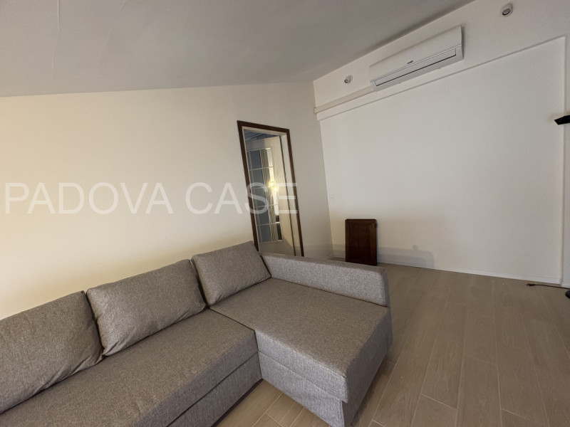 Una perla rara nel cuore di Padova!
Dimentica i soliti appartamenti. In Via Cesare Battisti, scop...