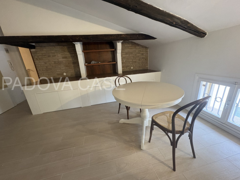 Una perla rara nel cuore di Padova!
Dimentica i soliti appartamenti. In Via Cesare Battisti, scop...