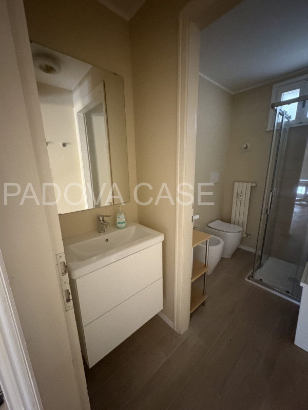 Una perla rara nel cuore di Padova!
Dimentica i soliti appartamenti. In Via Cesare Battisti, scop...