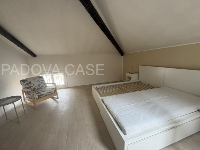 Una perla rara nel cuore di Padova!
Dimentica i soliti appartamenti. In Via Cesare Battisti, scop...