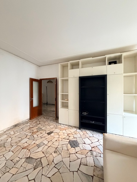 S. Bellino: spazioso appartamento in un condominio con ascensore e in posizione assolutamente cen...