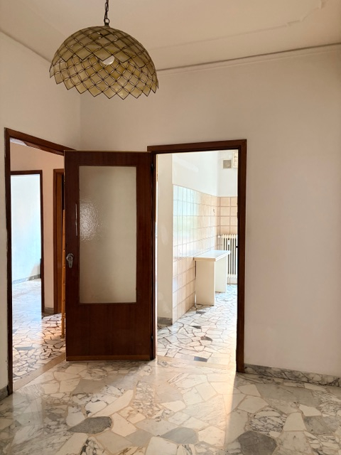 S. Bellino: spazioso appartamento in un condominio con ascensore e in posizione assolutamente cen...