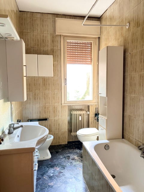 S. Bellino: spazioso appartamento in un condominio con ascensore e in posizione assolutamente cen...