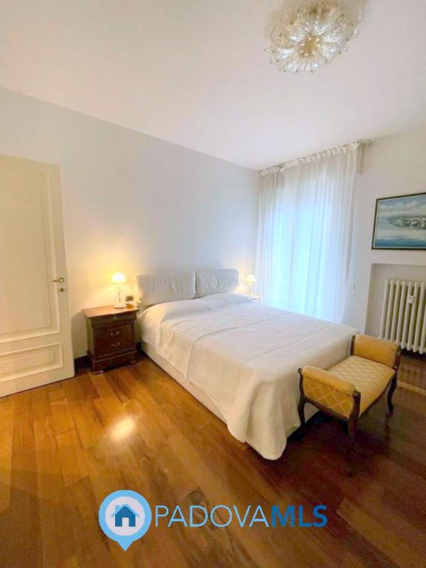 Immobile in esclusiva al Gruppo Padova MLS

Nella zona più esclusiva di Abano, in elegante palazz...