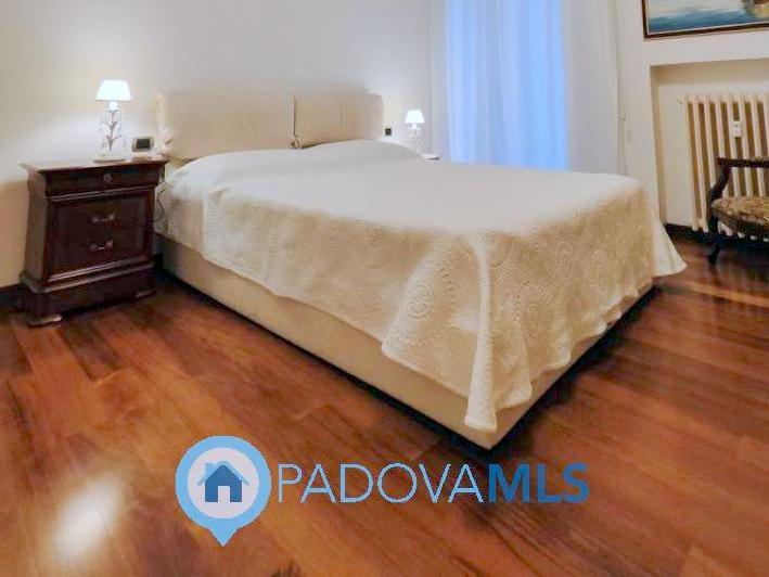 Immobile in esclusiva al Gruppo Padova MLS

Nella zona più esclusiva di Abano, in elegante palazz...